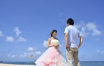 バリ島 アールイズ ブルーポイントバイザシー　結婚式　レインボードレス　ビーチ撮影