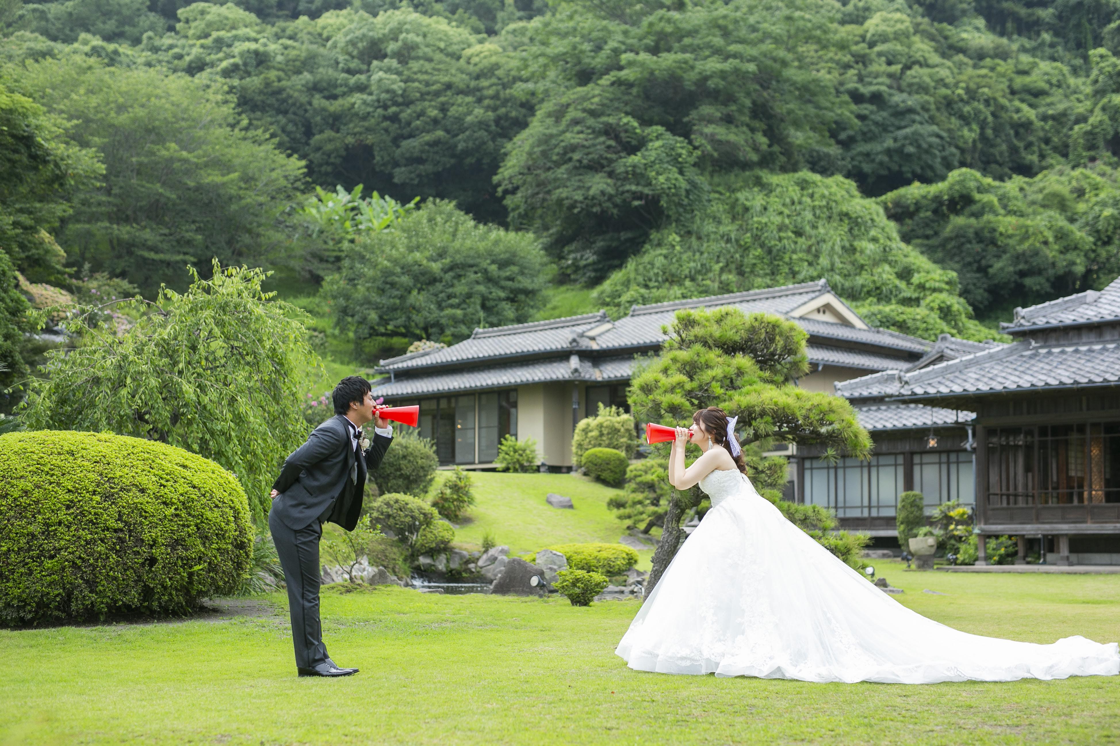 美しさ✨格上げカラードレス　フォトウェディング　結婚式の前撮りに✨ 前撮り面白いアイデア、ポーズ!先輩花嫁のお写真35例をご紹介